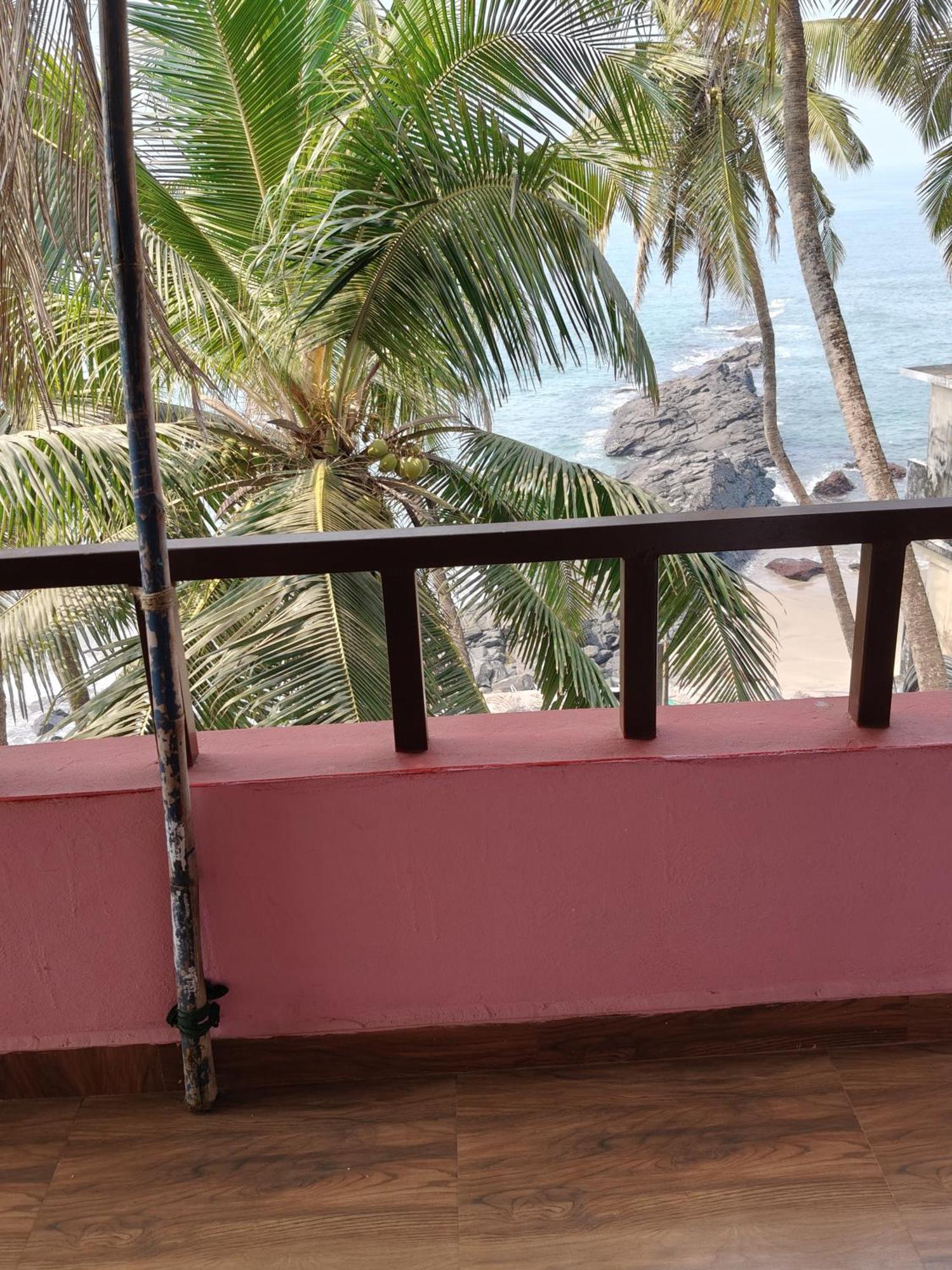 Om Ganesh Guest House Cliffside Arambol Exterior foto